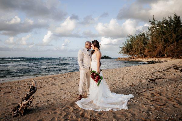 Wedding portraits on the beach at Loulu Palm Estate - Photography by HNL Studios www.hnlstudios.com