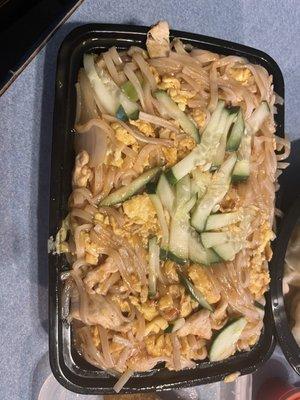 Chicken pad thai with extra egg