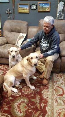 Lynn Bolen with his two therapy dogs, Bailey and Sailor.