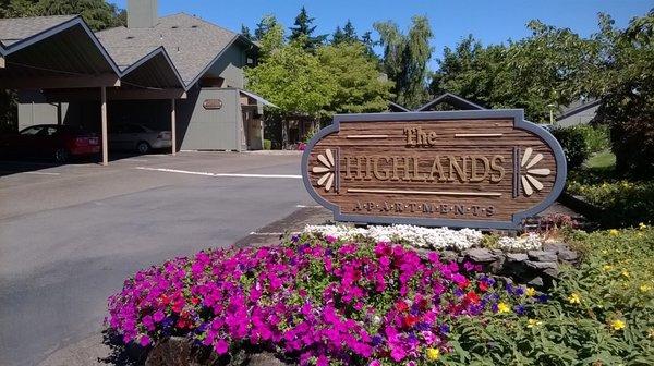 Highlands Community! Lovely 1 and 2 bedroom apartments!