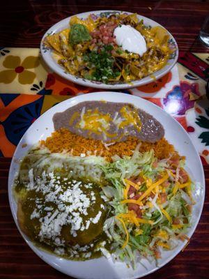 3 item combo and Super Nachos are amazing! Go for the Al Pastor and Chile Verde!