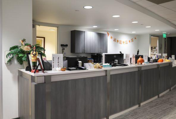 Pacific Head and Neck - West Wilshire Medical Tower front desk area.