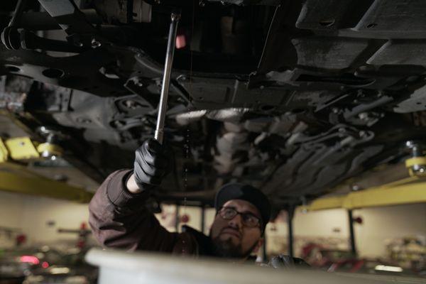 Dorian drains oil from a customers car