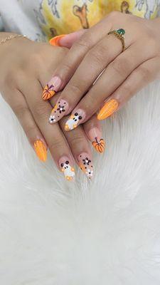 @cindynail_spa Looking for cute
Thanksgiving nail art?