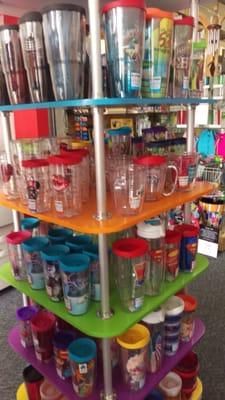 A VARIETY OF TERVIS TUMBLERS, COFFEE MUGS AND WINE GLASSES