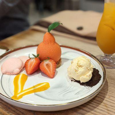 Tangerine Cheesescake Dessert: Beautiful presentation but I wish I could taste more of the tangerine/citrus flavors