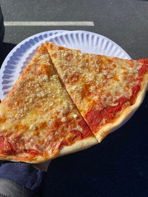 Fresh out of the oven garlic pizza -- marvelous!