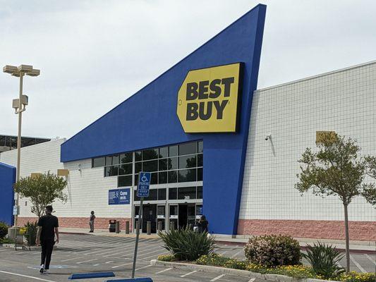 Canoga park Best Buy 4/29/21