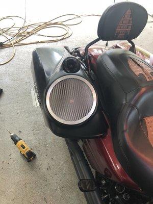 Hertz 8" spl speakers with Speed by design twisted 8 lids on 2016 Harley Road glide