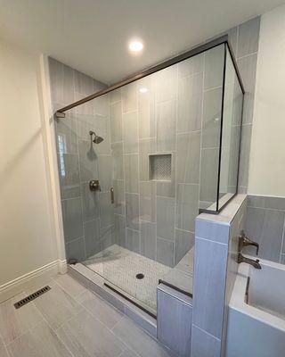 This custom shower in Columbia involved a full demo and rebuild, featuring 12×24 tiles and a custom glass enclosure.