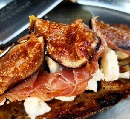 Fig and ham toast