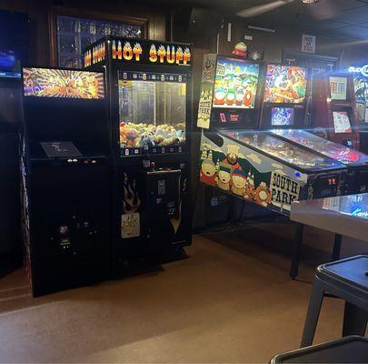 Multi game machine is in great shape. 50 cents a game.  The pinball machines rotate.