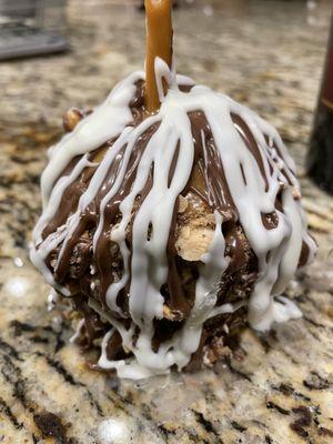 Roxy Carmel Apple