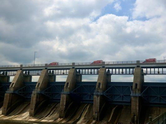 Convoy on the Dam!