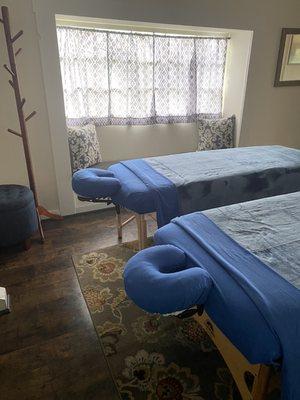 We have Couples Massage Available !