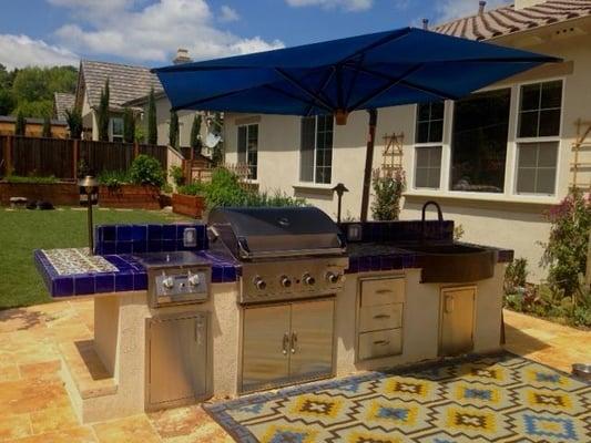 A small but efficient kitchen for all the client's entertaining needs.