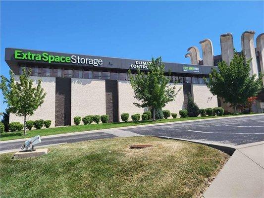 Beauty Image - Extra Space Storage at 8101 Lenexa Dr, Lenexa, KS 66214