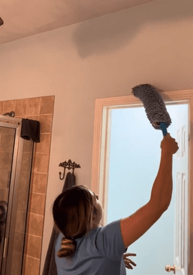 Doorframe Dusting