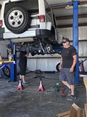 Installing a 4 inch Rough Country Lift