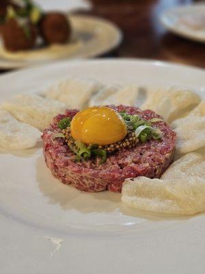 Tartare with shrimp chips