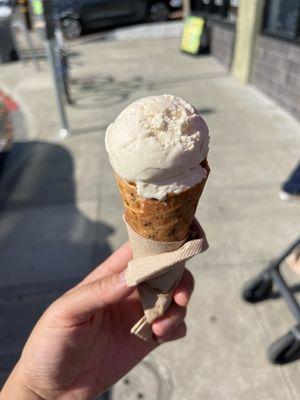 Lavender and cardamom on a black sesame cone