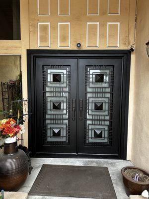 Iron door, modern and beautiful!