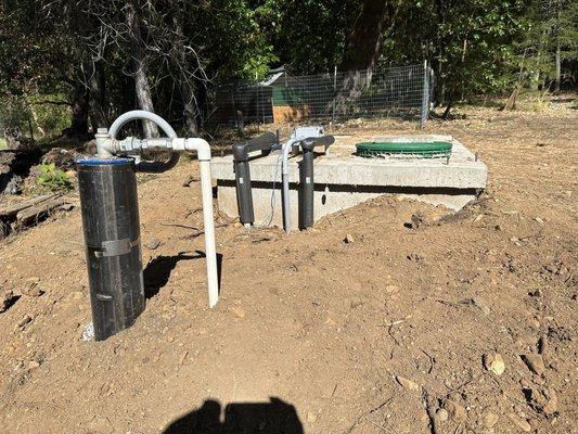 Storage tank and casing