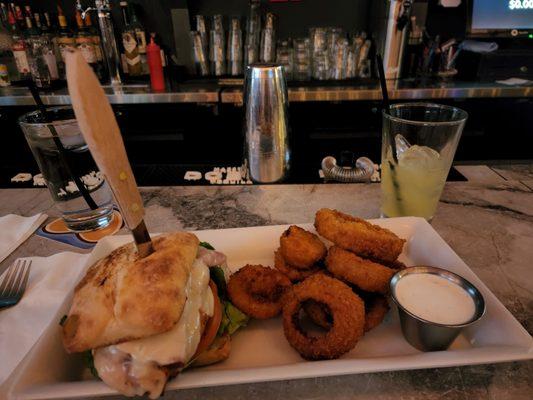 Karsens cordon Bleu. With onion rings.