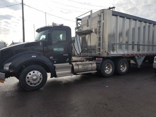 new kenworth t880 and mac walking floor