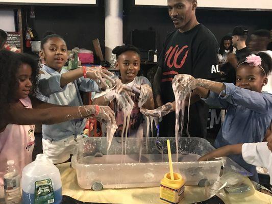 The mysterious consistency of Oobleck! Is it a solid? Or Liquid? Hands on learning, makes life-long learners. #scienceiscool