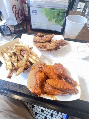 4 Tenders, 5 Wings (Buffalo Hot), and fries