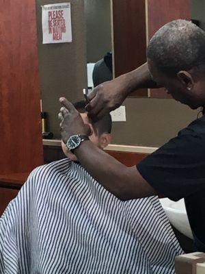 Keeping still with the straight razor for that fresh line up