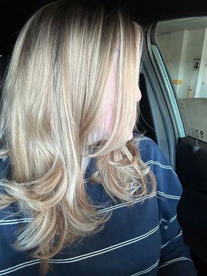 Full highlights, root tap, gloss, layers with front-framing pieces, and a blowout