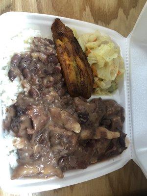 Stew peas made with oxtail and smoke turkey, white rice, cabbage and plantains.