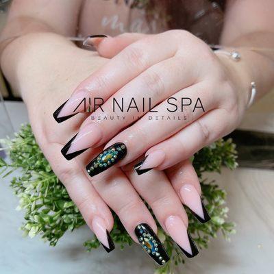 Chisel nail art by Lana