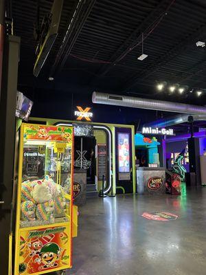 Mini golf and 4D theater