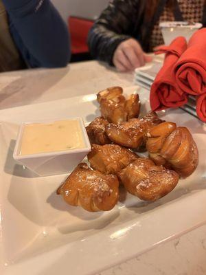 Pretzel bites