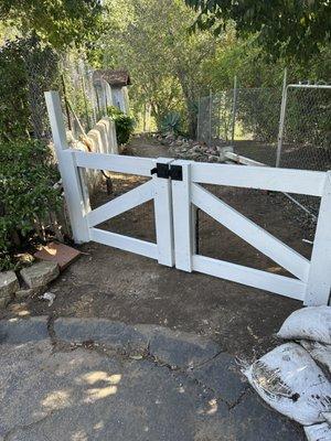 Custom double drive gate