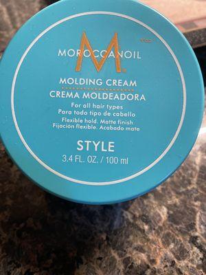 Light molding cream to shape your hair into your style