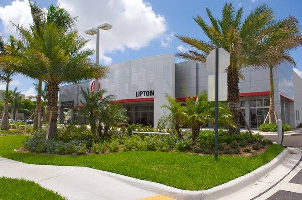 Lipton Toyota in Ft. Lauderdale