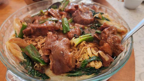 Pig trotter yee mein