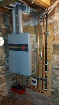 Rheem Tankless heater.  Installation was done for two full bathroom house.  Very efficient and keeps up with full demand of h...