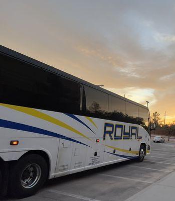 The awesome bus with really fun & funny bus drivers.   Wait to go to ren fair was 20 minutes.  Wait on return was 10 minutes.