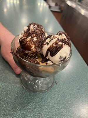 Sundae with Chocolate Chip Cookie