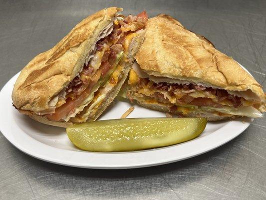 Turkey Club | Turkey | Bacon | Mozzarella & Cheddar Cheese | Lettuce | Tomato | Pickle - Served with Chips