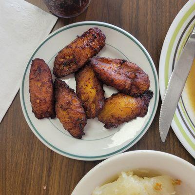 Maduros (fried sweet bananas)