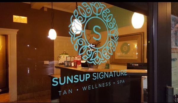 Discover free tanning only at SunsUp.
See inside for details.