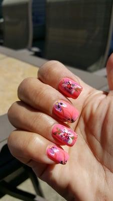 Anh is fantastic! She is a great nail artist. Great salon!