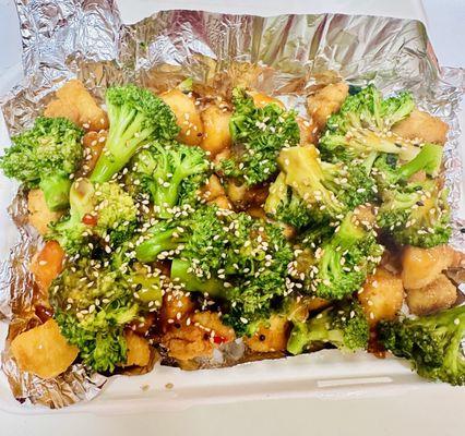 Crispy Chicken with Broccoli Rice Bowl