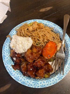 Orange Chicken and combinaron Rice Noodle